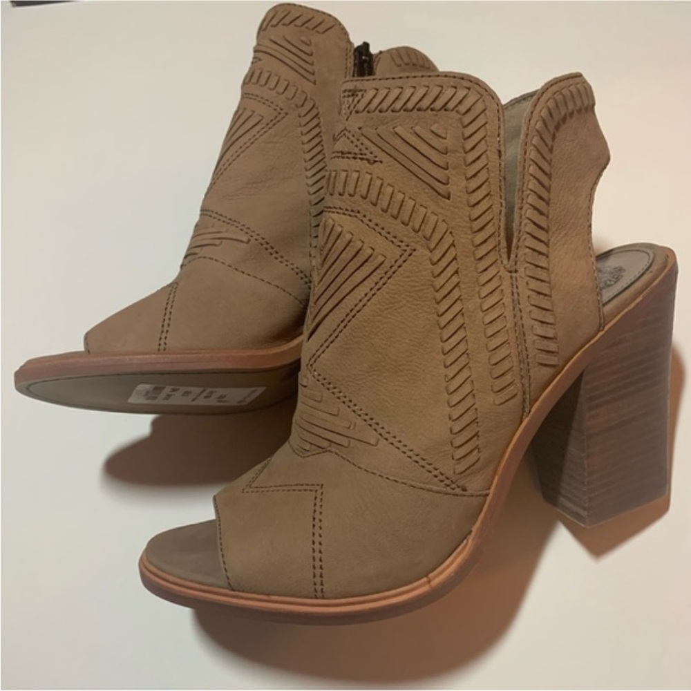 Vince Camuto tan block heeled sandals